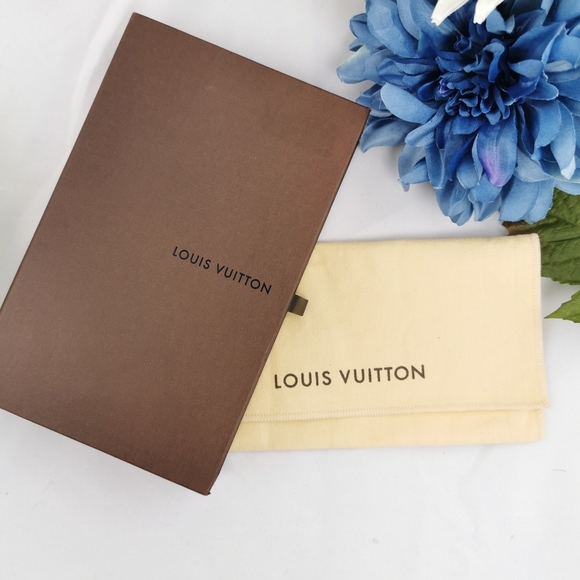 Louis Vuitton Vernis Wallet - Picture 4 of 16